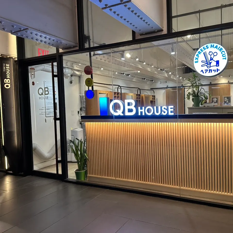 QB HOUSE Columbus Circle Turnstyle storefront